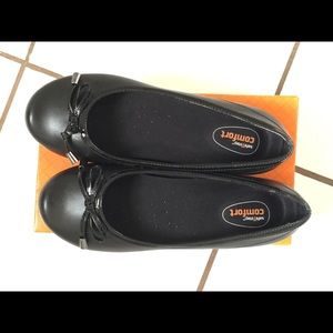 Black slip resistant ballet flats